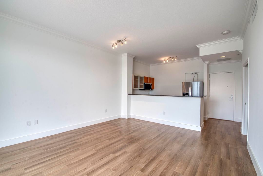 For Sale: $398,490 (1 beds, 1 baths, 760 Square Feet)