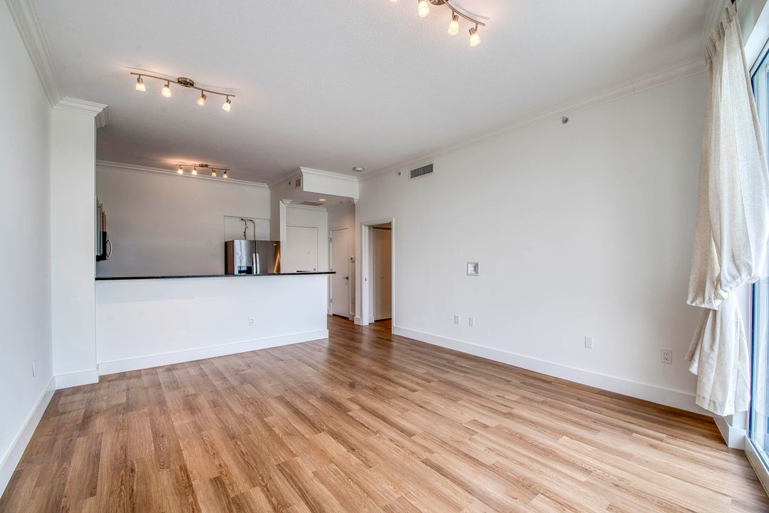 For Sale: $398,490 (1 beds, 1 baths, 760 Square Feet)