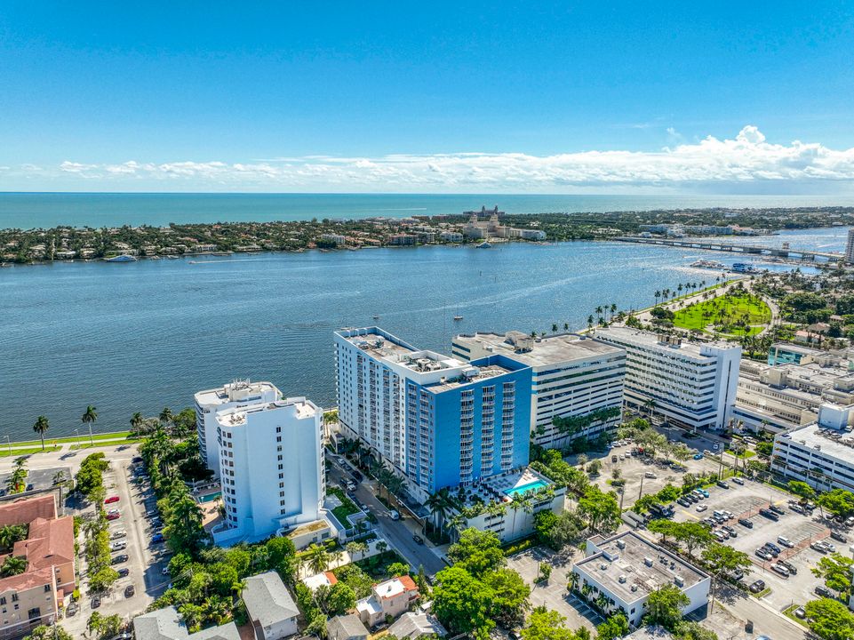 For Sale: $398,490 (1 beds, 1 baths, 760 Square Feet)