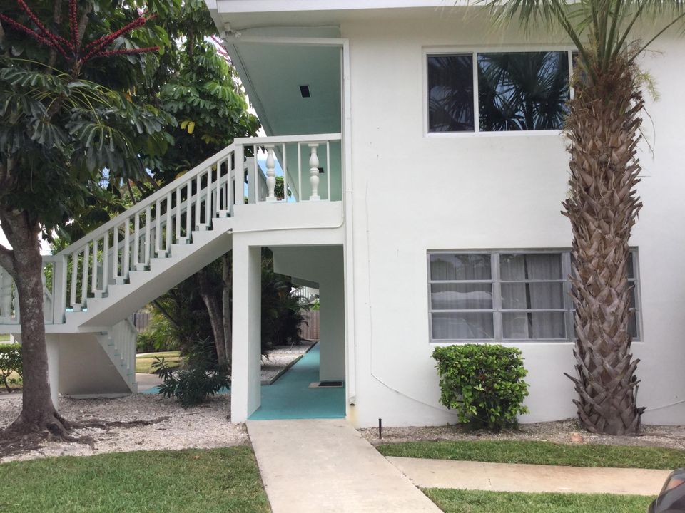 For Rent: $2,150 (2 beds, 2 baths, 810 Square Feet)