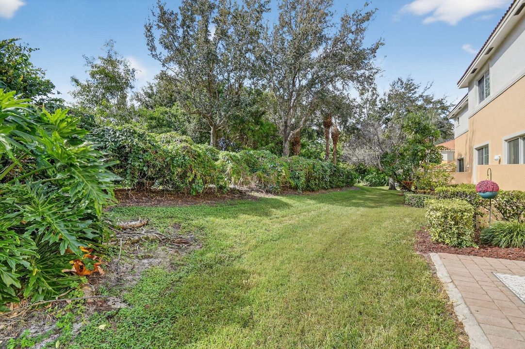 For Sale: $407,000 (3 beds, 3 baths, 1399 Square Feet)