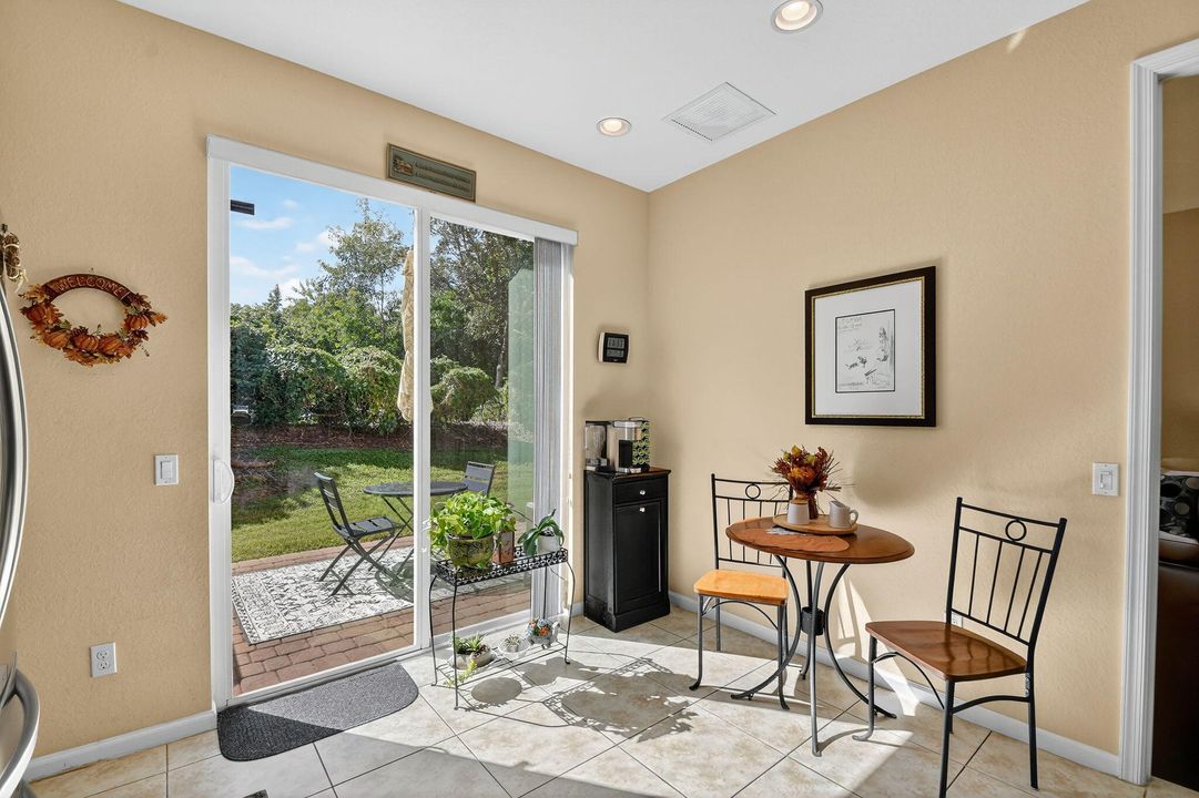 For Sale: $407,000 (3 beds, 3 baths, 1399 Square Feet)