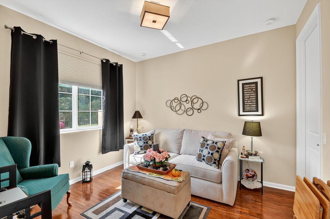 For Sale: $407,000 (3 beds, 3 baths, 1399 Square Feet)