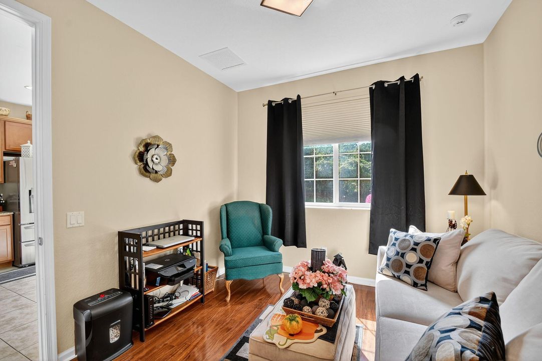 For Sale: $407,000 (3 beds, 3 baths, 1399 Square Feet)