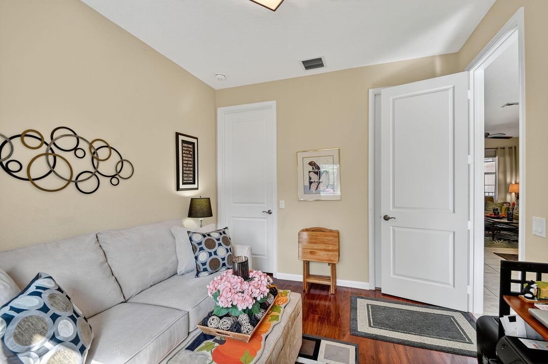 For Sale: $407,000 (3 beds, 3 baths, 1399 Square Feet)