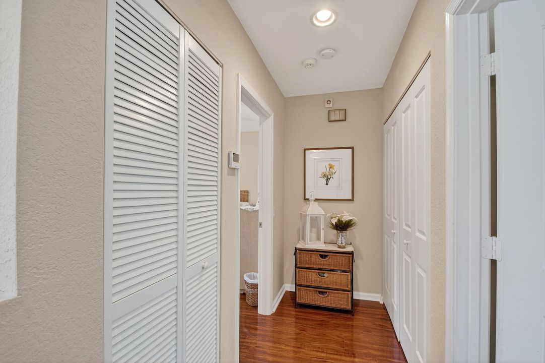 For Sale: $407,000 (3 beds, 3 baths, 1399 Square Feet)