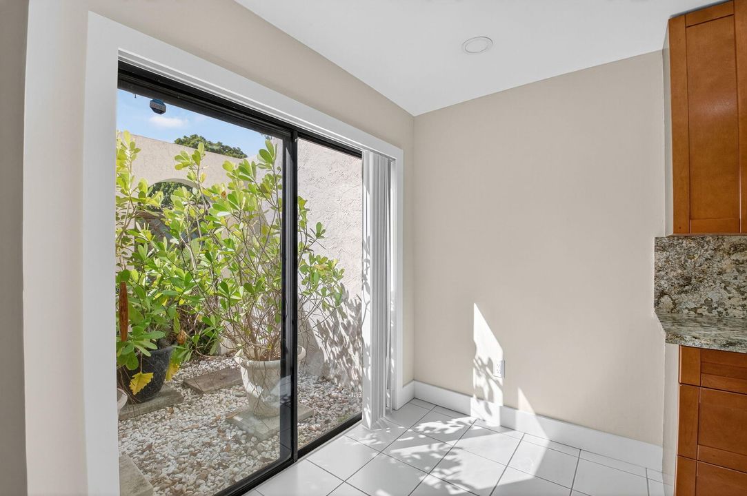 For Rent: $2,800 (2 beds, 2 baths, 1426 Square Feet)