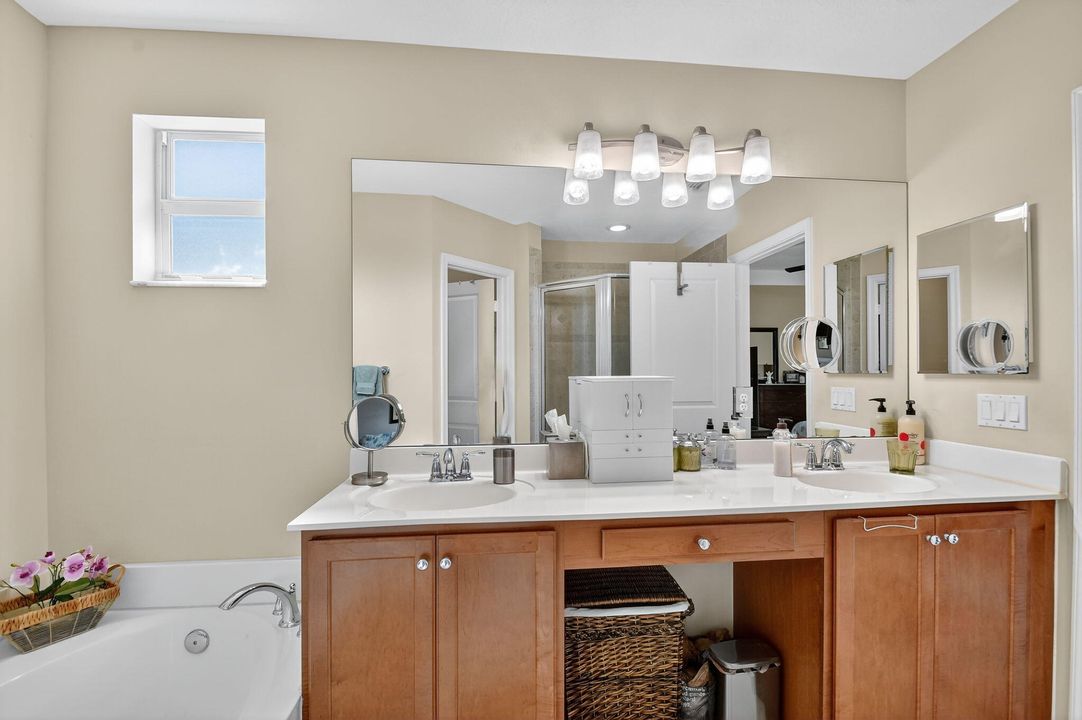 For Sale: $407,000 (3 beds, 3 baths, 1399 Square Feet)