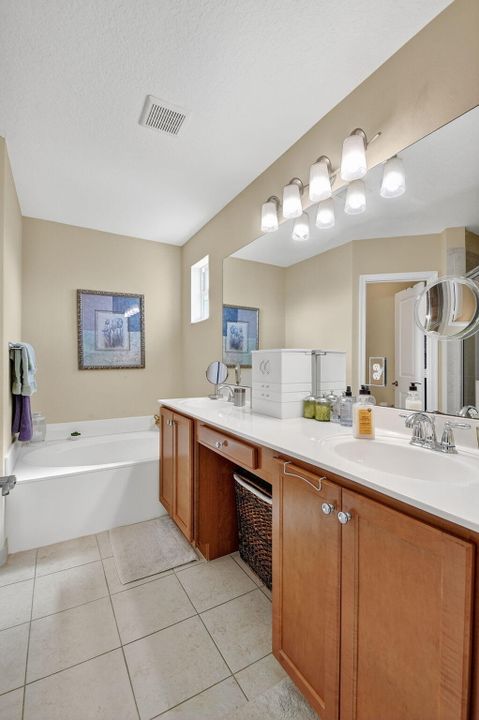 For Sale: $407,000 (3 beds, 3 baths, 1399 Square Feet)