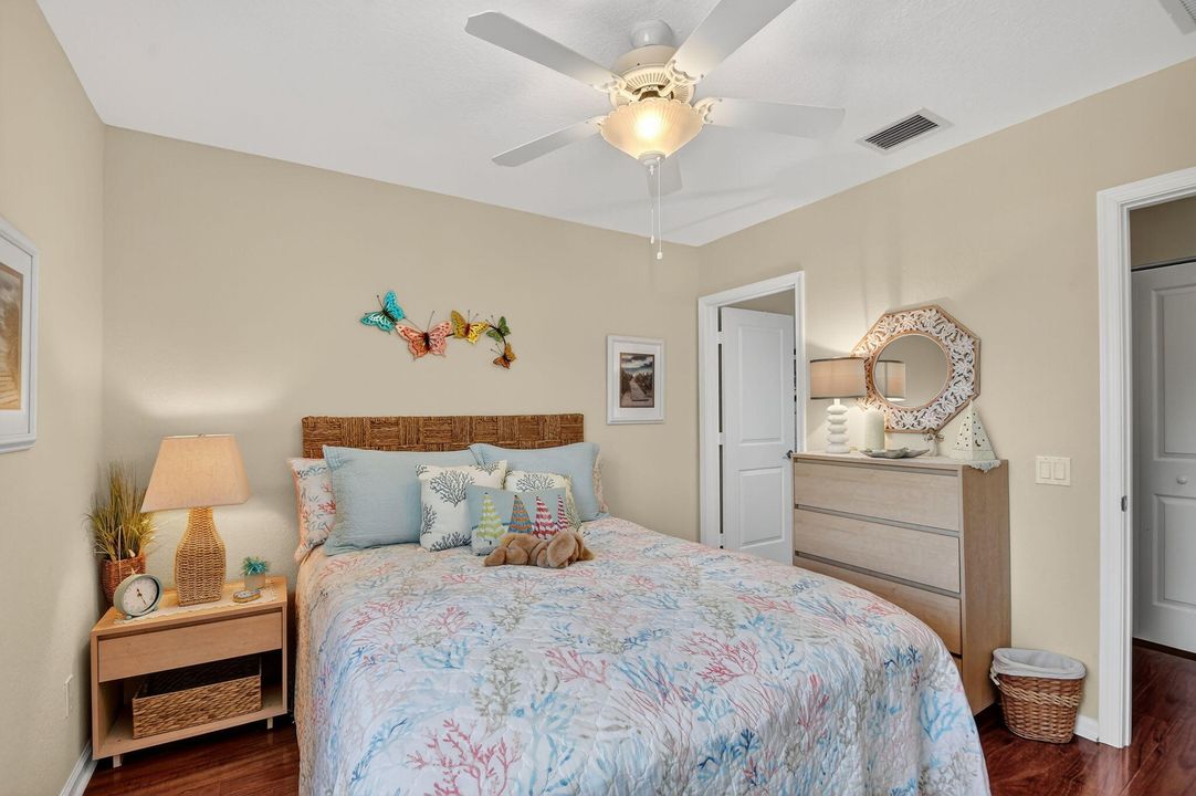 For Sale: $407,000 (3 beds, 3 baths, 1399 Square Feet)