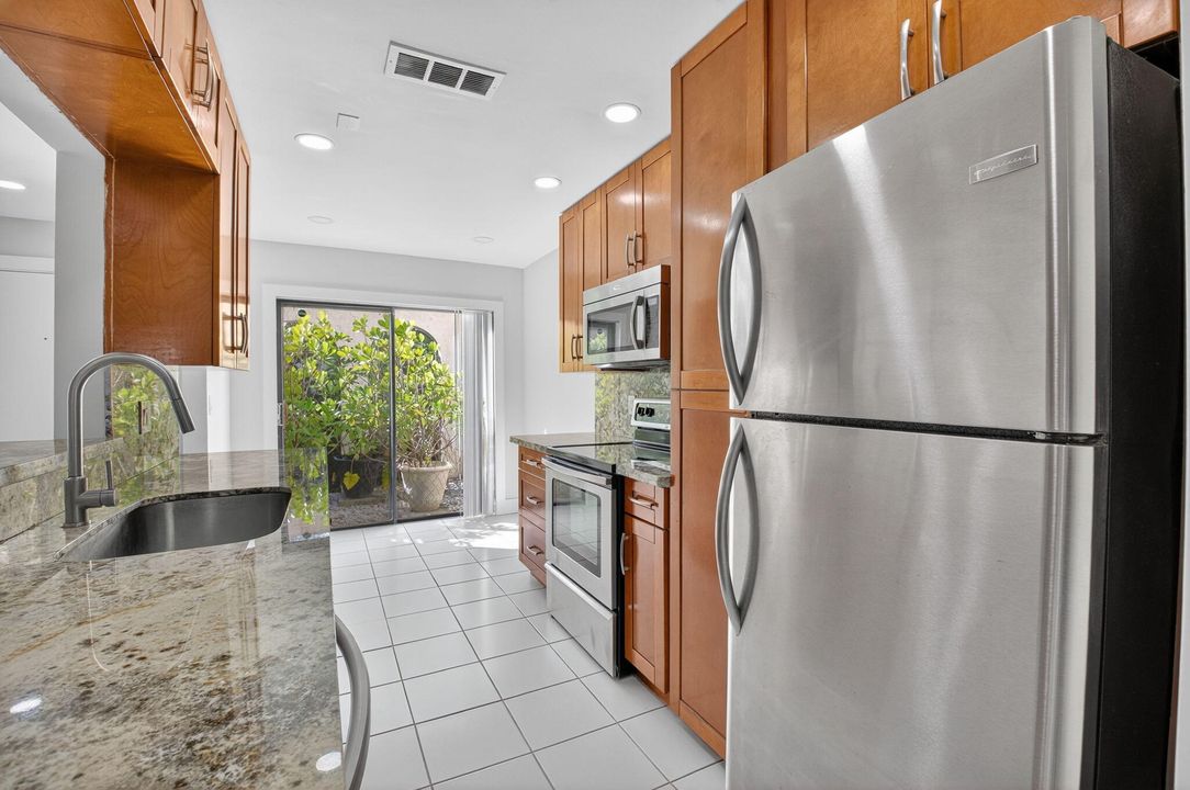 For Rent: $2,800 (2 beds, 2 baths, 1426 Square Feet)