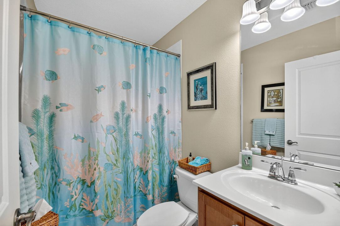 For Sale: $407,000 (3 beds, 3 baths, 1399 Square Feet)