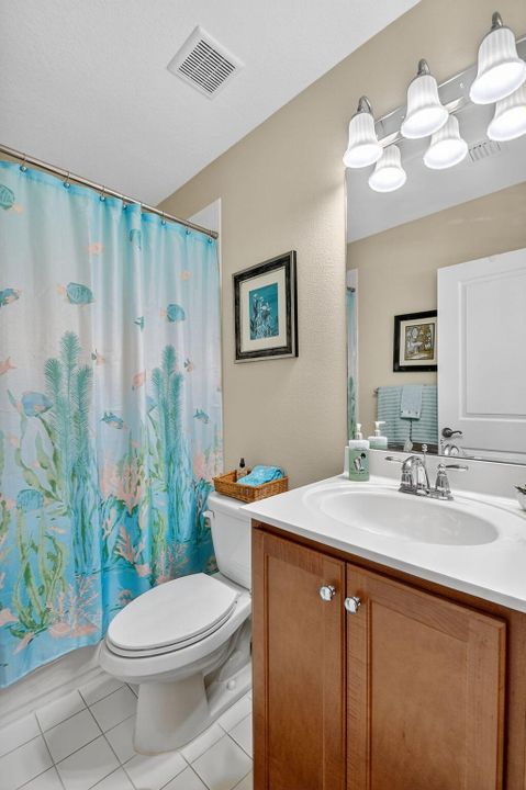 For Sale: $407,000 (3 beds, 3 baths, 1399 Square Feet)