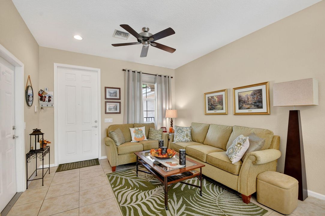 For Sale: $407,000 (3 beds, 3 baths, 1399 Square Feet)