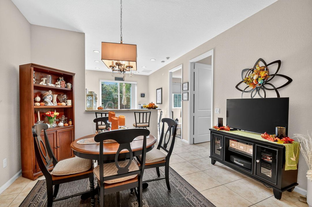 For Sale: $407,000 (3 beds, 3 baths, 1399 Square Feet)