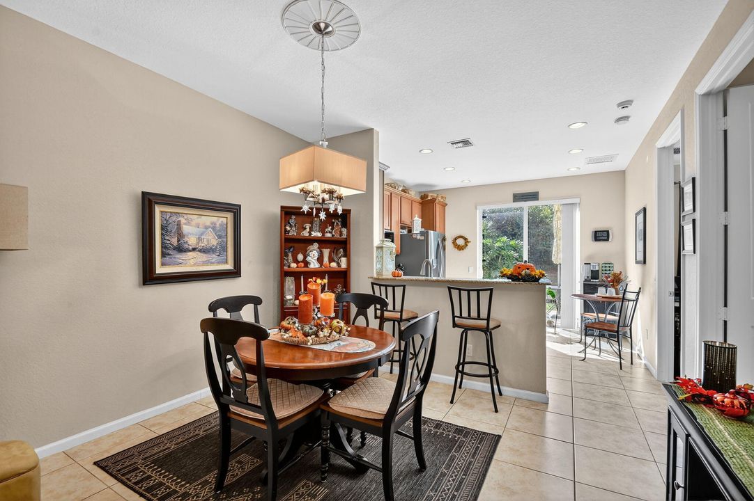 For Sale: $407,000 (3 beds, 3 baths, 1399 Square Feet)