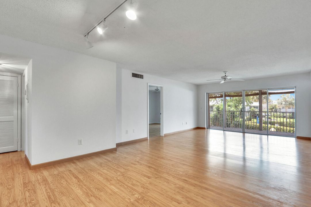 待售: $190,000 (2 贝兹, 2 浴室, 1191 平方英尺)