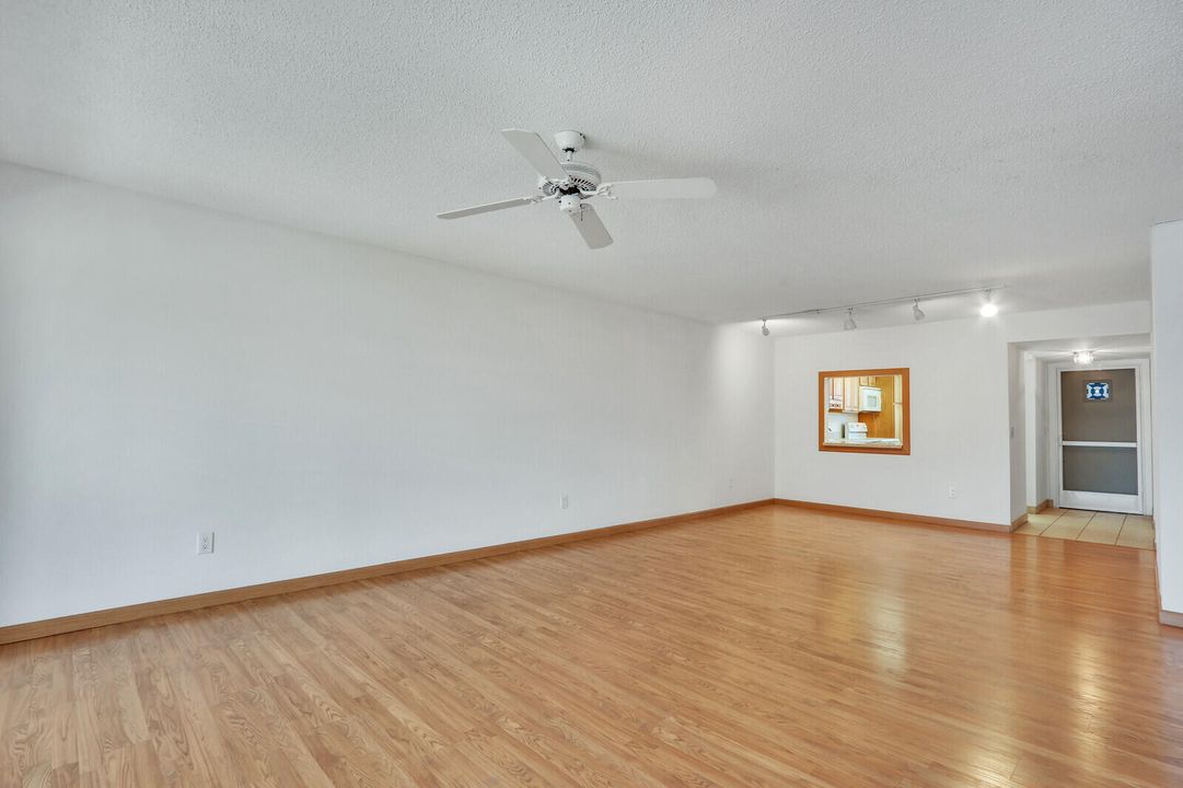 待售: $190,000 (2 贝兹, 2 浴室, 1191 平方英尺)