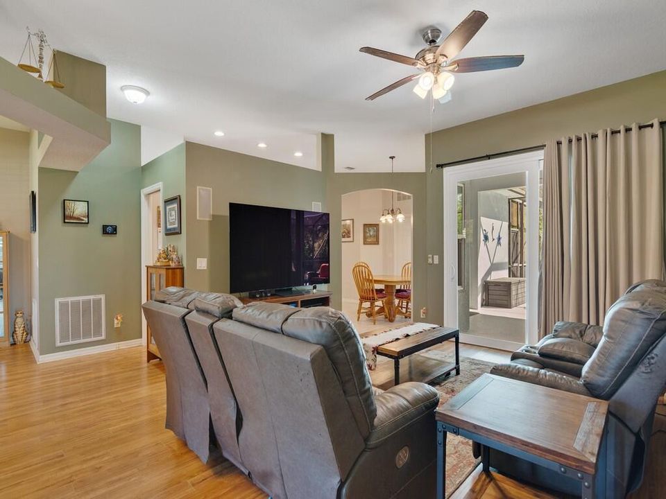 En Venta: $599,000 (4 camas, 3 baños, 2336 Pies cuadrados)