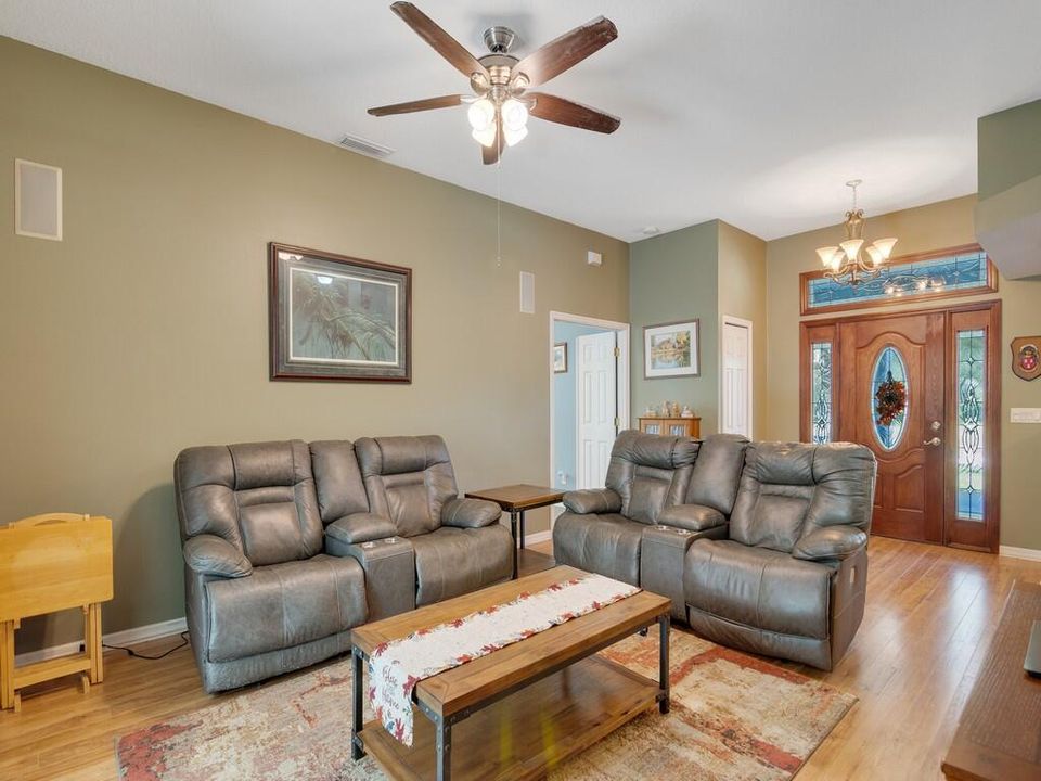 En Venta: $599,000 (4 camas, 3 baños, 2336 Pies cuadrados)