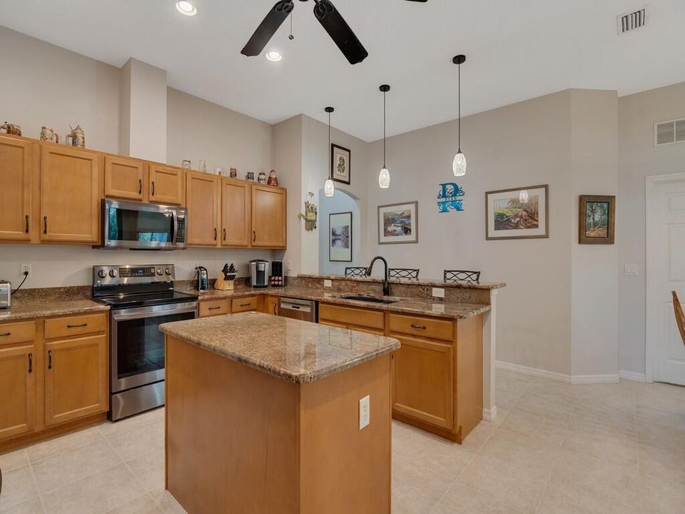 En Venta: $599,000 (4 camas, 3 baños, 2336 Pies cuadrados)