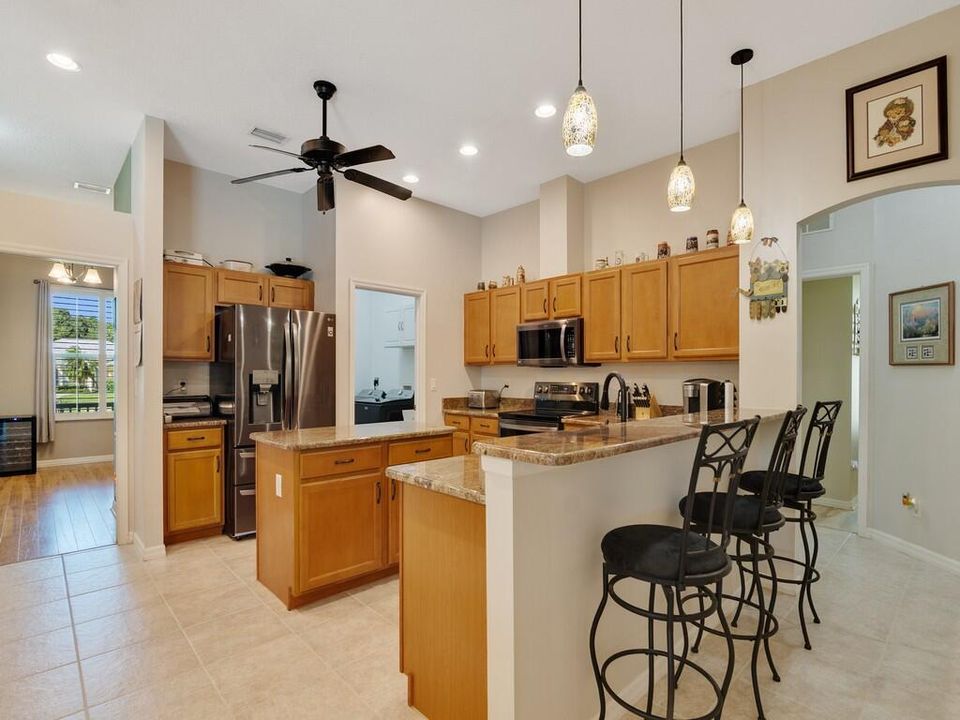 En Venta: $599,000 (4 camas, 3 baños, 2336 Pies cuadrados)