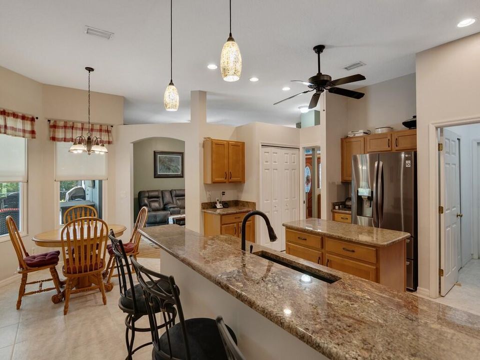 En Venta: $599,000 (4 camas, 3 baños, 2336 Pies cuadrados)