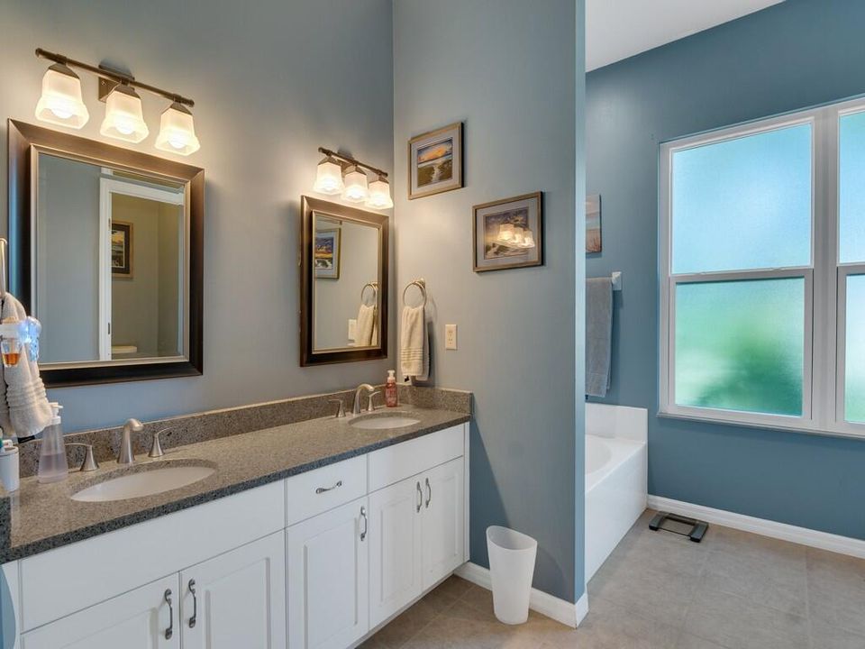 En Venta: $599,000 (4 camas, 3 baños, 2336 Pies cuadrados)