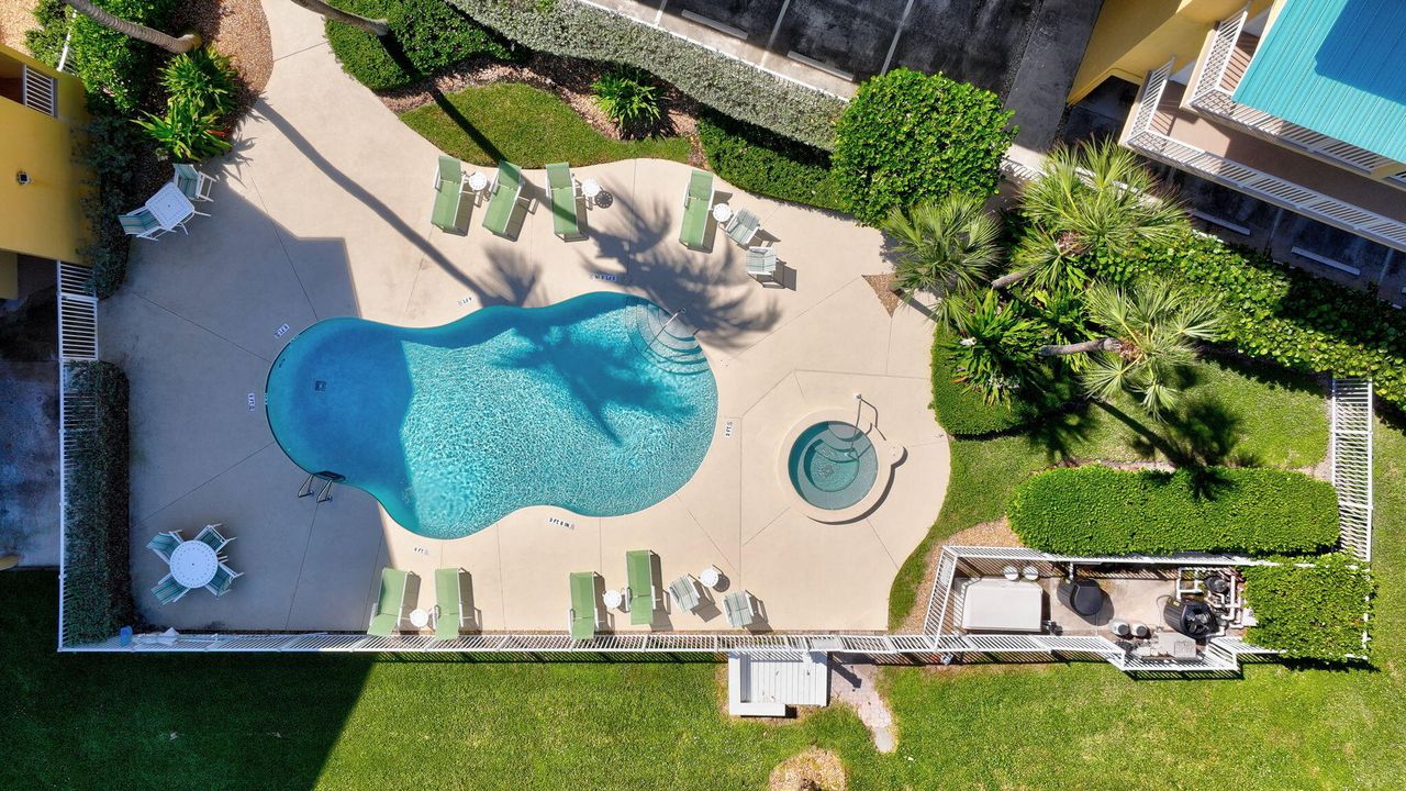 For Sale: $449,000 (2 beds, 2 baths, 1120 Square Feet)