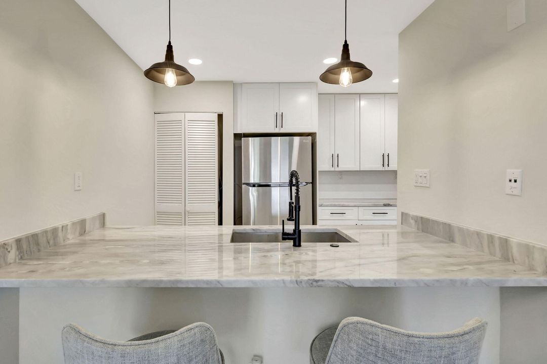 For Sale: $449,000 (2 beds, 2 baths, 1120 Square Feet)