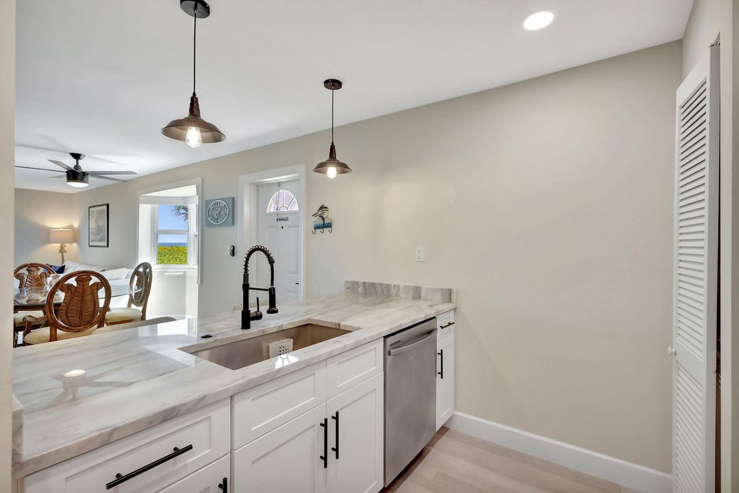 For Sale: $449,000 (2 beds, 2 baths, 1120 Square Feet)