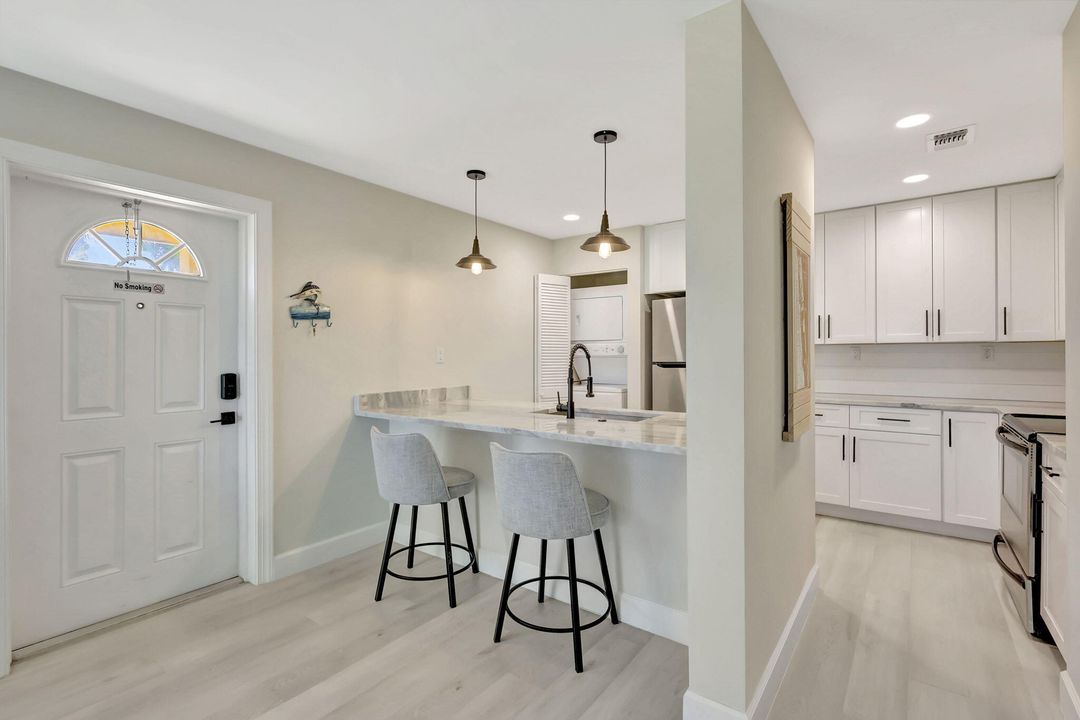 For Sale: $449,000 (2 beds, 2 baths, 1120 Square Feet)