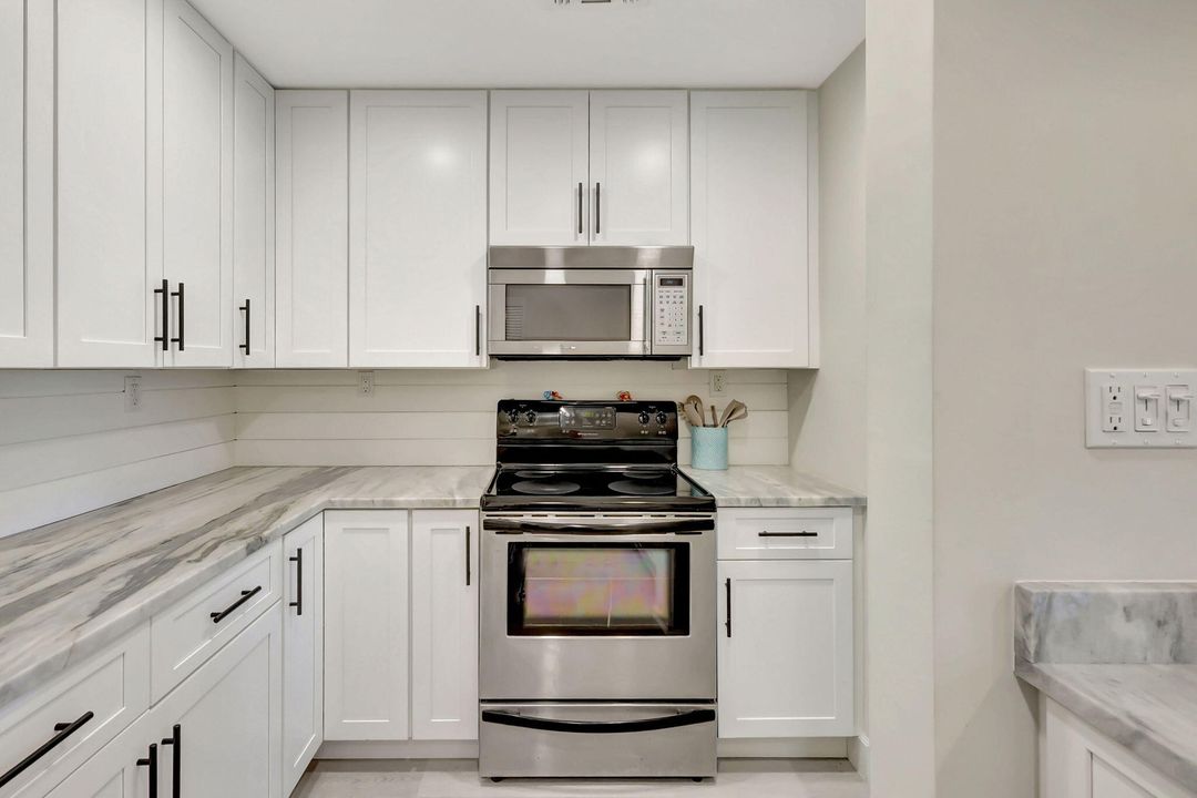 For Sale: $449,000 (2 beds, 2 baths, 1120 Square Feet)