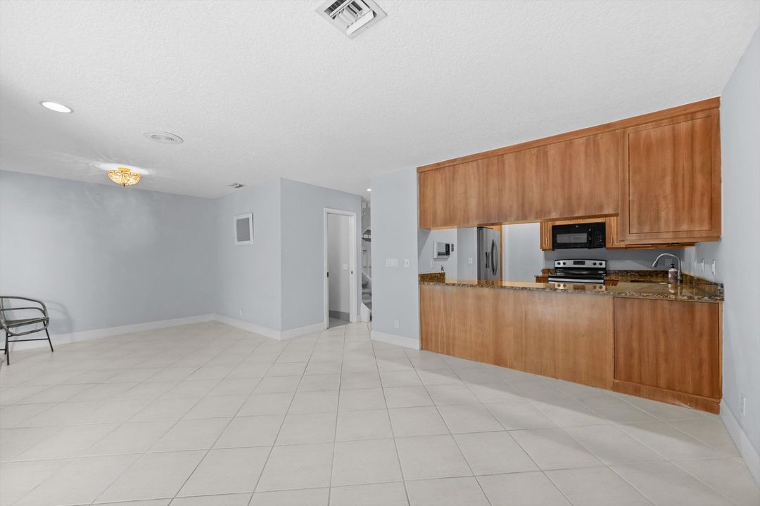 For Sale: $575,000 (3 beds, 2 baths, 1776 Square Feet)