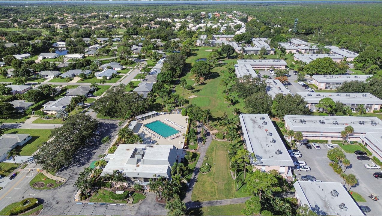 На продажу: $129,900 (2 спален, 2 ванн, 891 Квадратных фут)