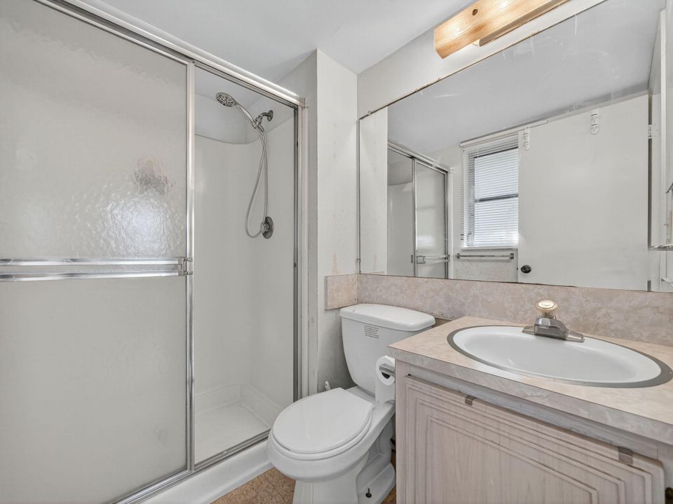 На продажу: $129,900 (2 спален, 2 ванн, 891 Квадратных фут)