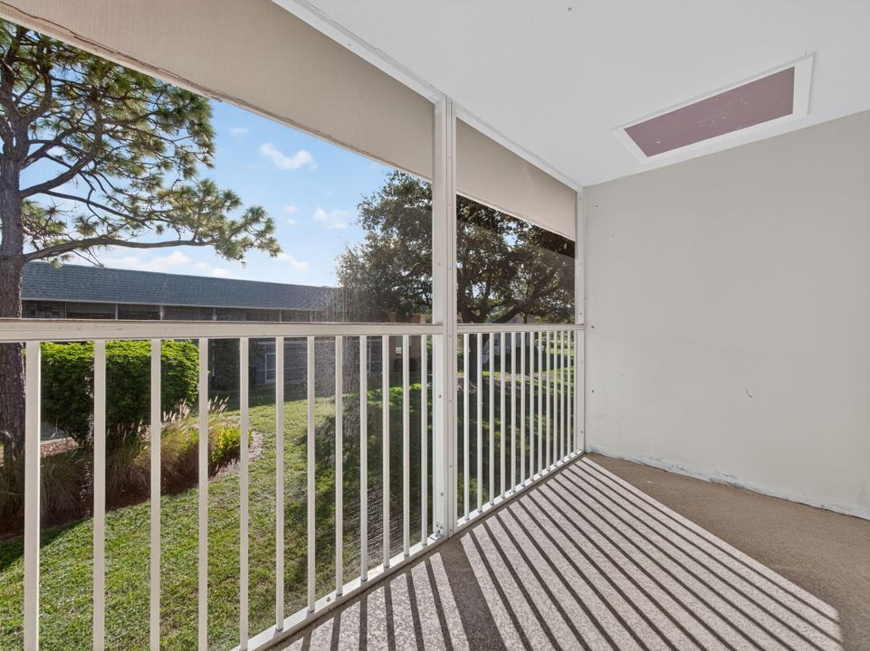 На продажу: $129,900 (2 спален, 2 ванн, 891 Квадратных фут)