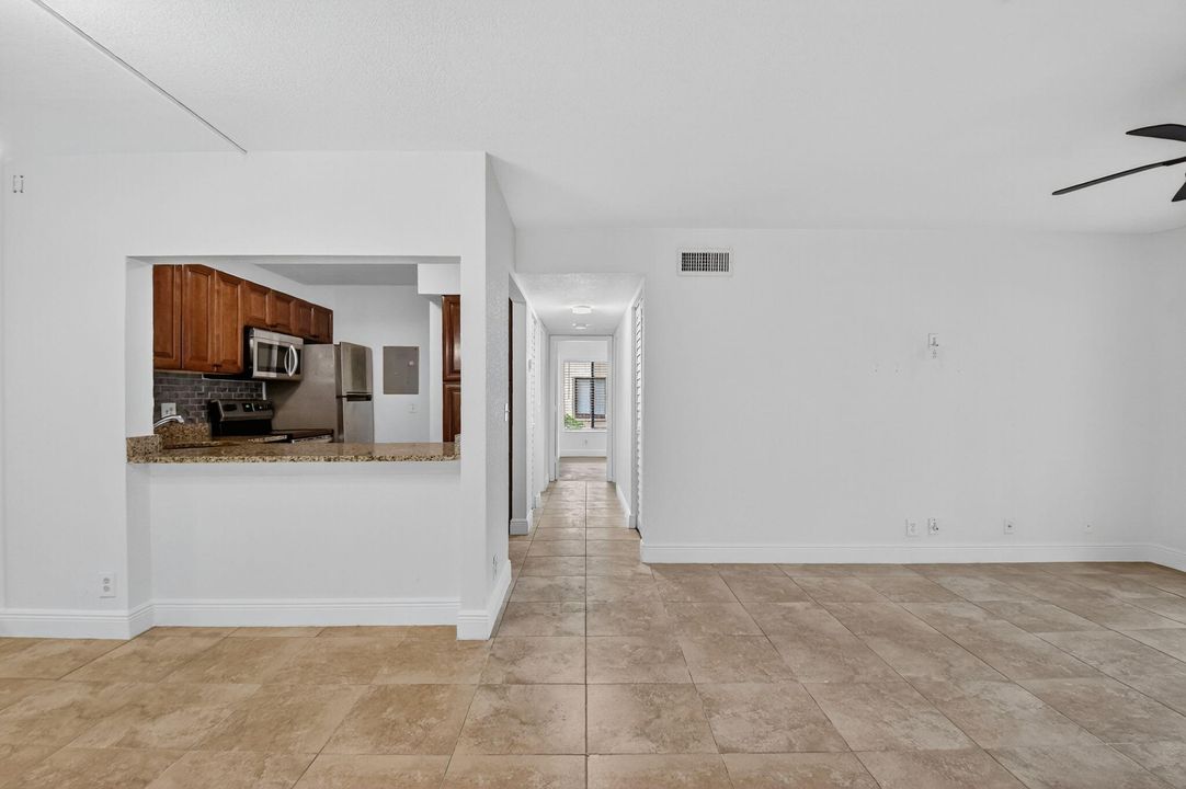 For Sale: $283,999 (2 beds, 2 baths, 1005 Square Feet)