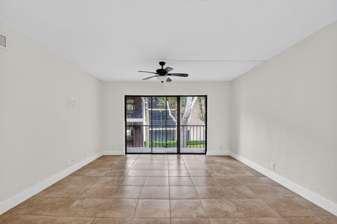 For Sale: $283,999 (2 beds, 2 baths, 1005 Square Feet)