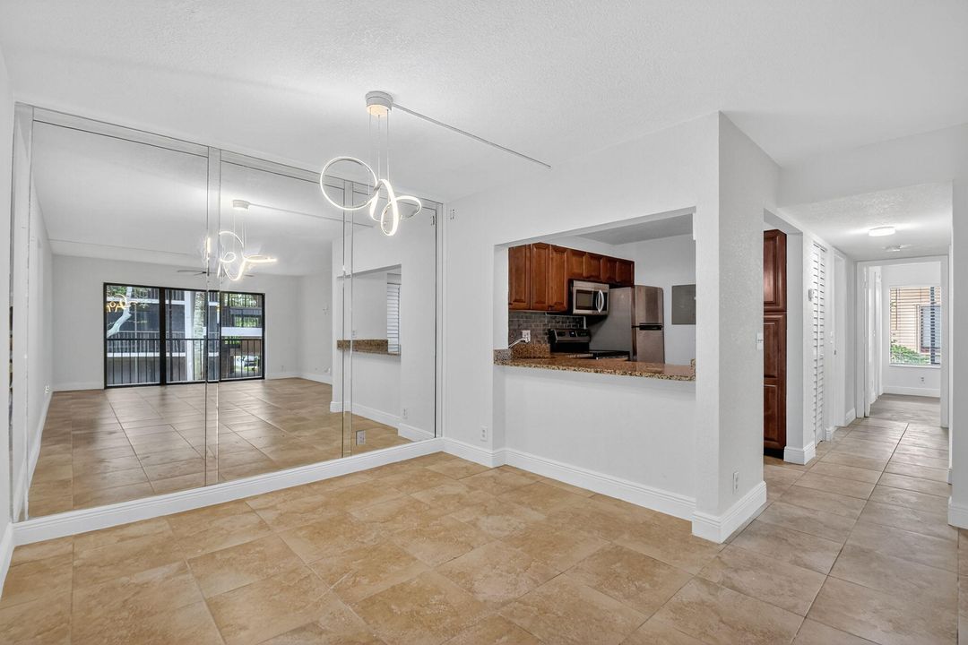 For Sale: $283,999 (2 beds, 2 baths, 1005 Square Feet)