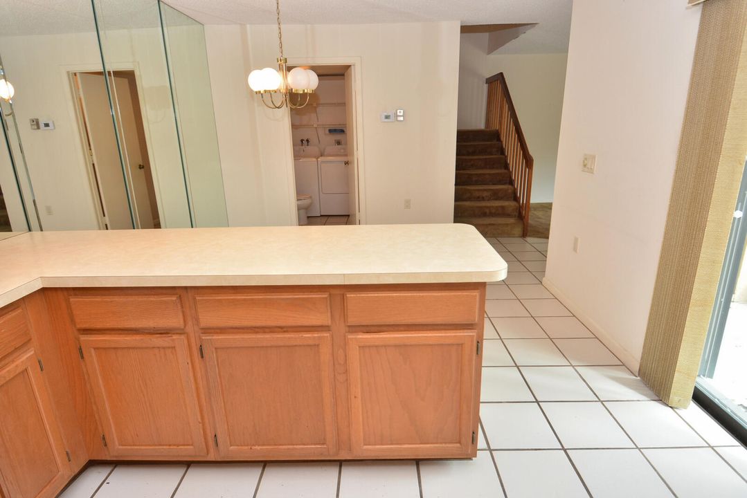 Под контрактом: $239,000 (2 спален, 2 ванн, 1288 Квадратных фут)