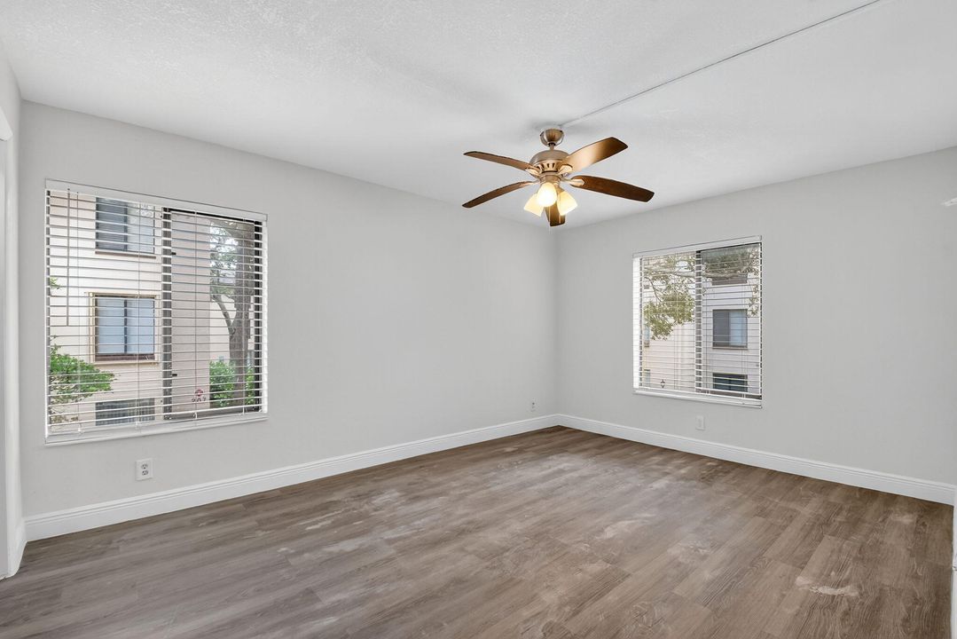 For Sale: $283,999 (2 beds, 2 baths, 1005 Square Feet)