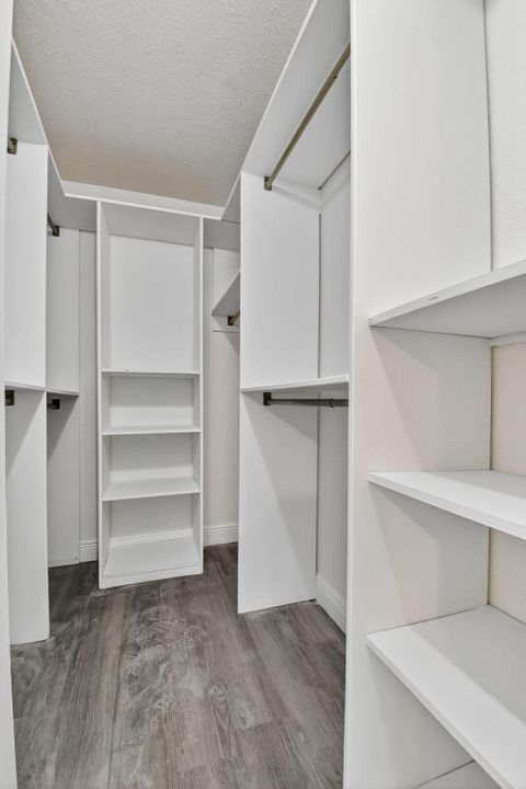 For Sale: $283,999 (2 beds, 2 baths, 1005 Square Feet)