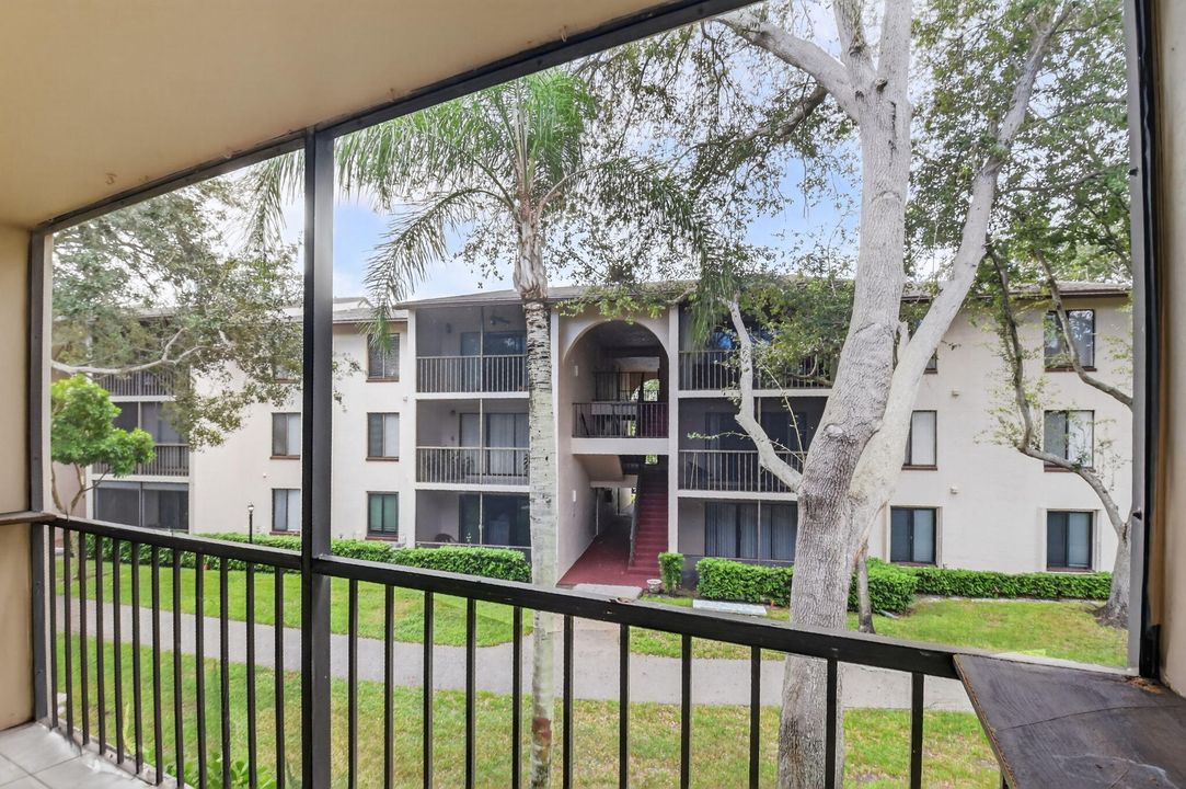 For Sale: $283,999 (2 beds, 2 baths, 1005 Square Feet)