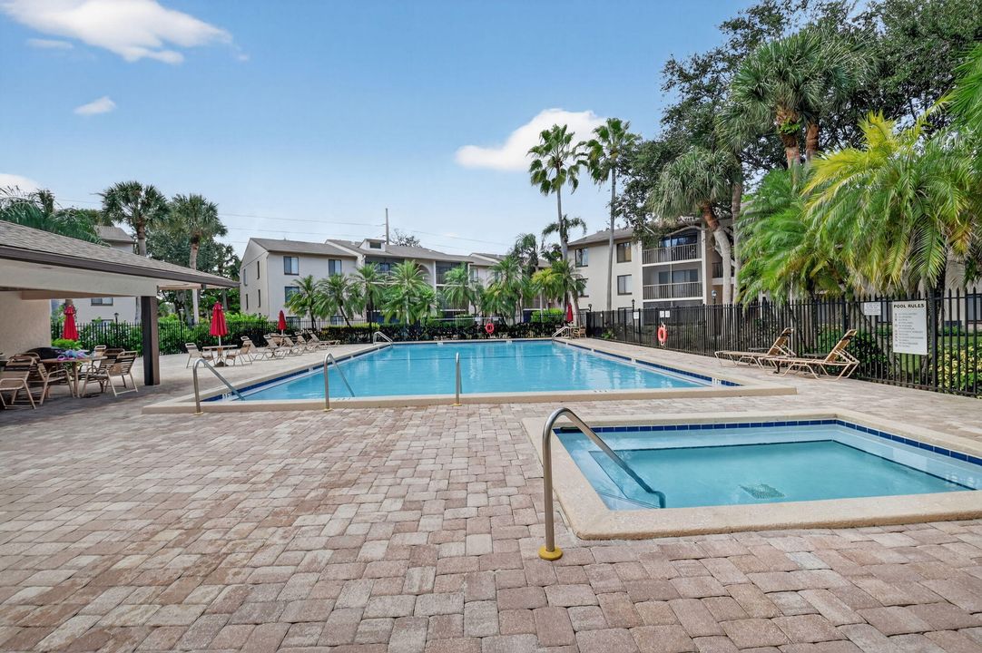 For Sale: $283,999 (2 beds, 2 baths, 1005 Square Feet)