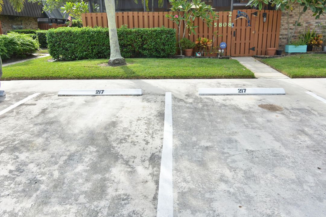 Под контрактом: $239,000 (2 спален, 2 ванн, 1288 Квадратных фут)