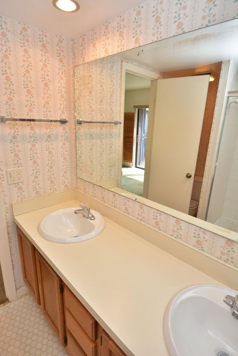 Под контрактом: $239,000 (2 спален, 2 ванн, 1288 Квадратных фут)