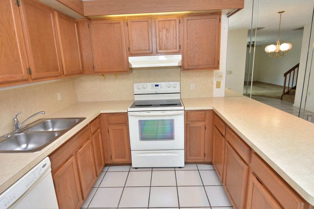 Под контрактом: $239,000 (2 спален, 2 ванн, 1288 Квадратных фут)