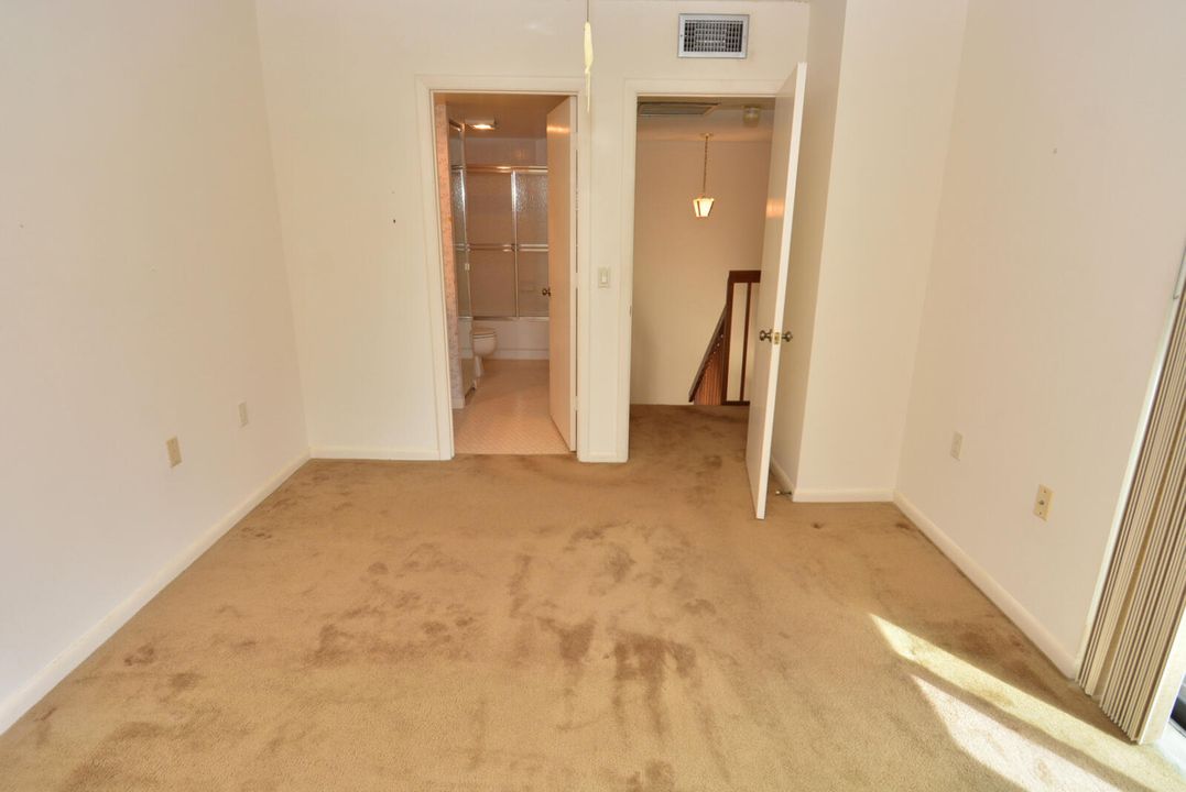 Под контрактом: $239,000 (2 спален, 2 ванн, 1288 Квадратных фут)