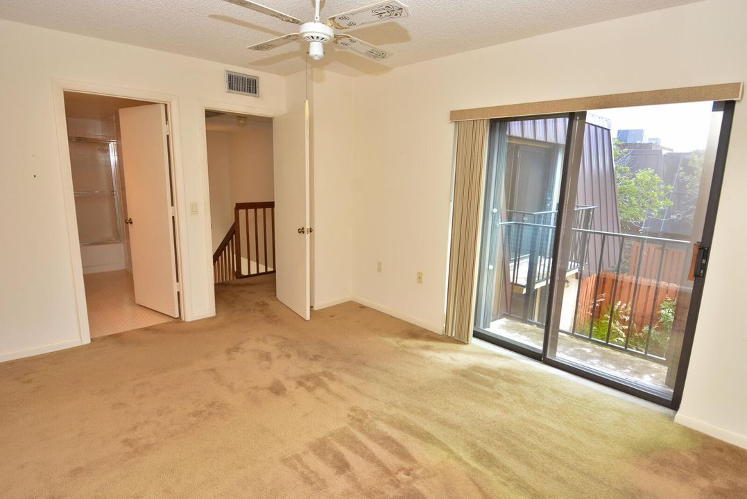 Под контрактом: $239,000 (2 спален, 2 ванн, 1288 Квадратных фут)